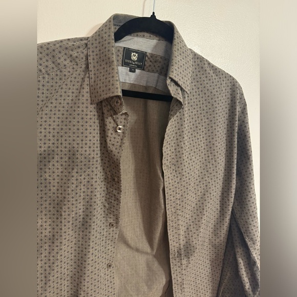 The Elegant Duo: Steel and Jelly from London, Adorned in a Grey and White Shirt - Picture 1 of 3